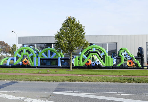 Kaufen sie einen 30 meter langen mega-hindernisparcours in den farben schwarz und grün für jung und alt. Bestellen sie aufblasbare parcours jetzt online bei JB-Hüpfburgen Deutschland