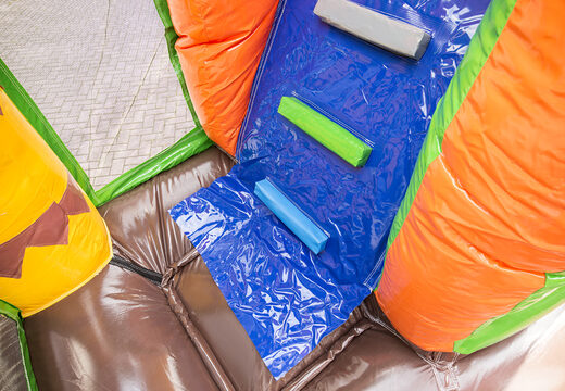 Multiplay-hüpfburg dinoworld mit rutsche , lustigen objekten auf der hüpffläche und markanten 3D-objekten für kinder. Kaufen sie aufblasbare hüpfburgen online bei JB-Hüpfburgen Deutschland