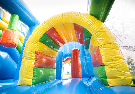 Multiplay-wasserhüpfburg mit rutsche, lustigen objekten auf der sprungfläche und auffälligen 3D-objekten für kinder. Bestellen sie aufblasbare hüpfburgen online bei JB-Hüpfburgen Deutschland