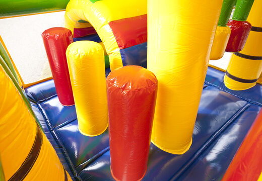 Multiplay-krokodil-hüpfburg mit rutsche, lustigen objekten auf der Sprungfläche und auffälligen 3D-Objekten für kinder. Bestellen sie aufblasbare hüpfburgen online bei JB-Hüpfburgen Deutschland