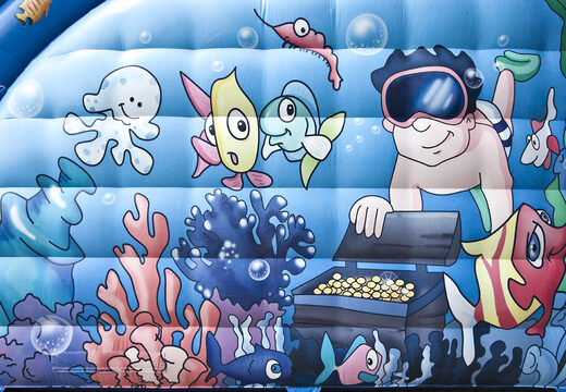 Holen sie sich Ihre aufblasbare rutsche im wave-design mit einer wellenförmigen rutschfläche und lustigen unterwasserwelt-prints für kinder. Kaufen sie aufblasbare rutschen jetzt online bei JB-Hüpfburgen Deutschland