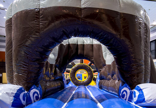 Coole piraten-spielinsel mit ranke, kletterturm, rundrutsche und hindernissen für groß und klein. Bestellen sie aufblasbare poolspiele jetzt online bei JB-Hüpfburgen Deutschland