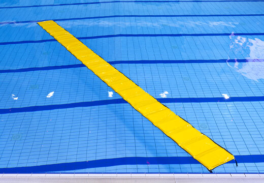 Kaufen sie eine wasserlaufmatte für kinder in verschiedenen größen und farben. Bestellen sie aufblasbare wasserattraktionen jetzt online bei JB-Hüpfburgen Deutschland