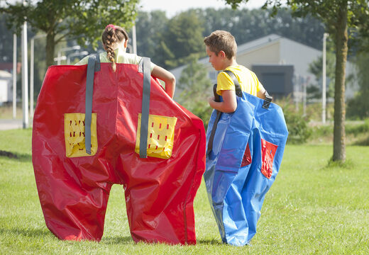 Kaufen sie einzigartige rote und blaue schwammhosen für alt und jung. Holen sie sich Ihre aufblasbaren artikel jetzt online bei JB-Hüpfburgen Deutschland