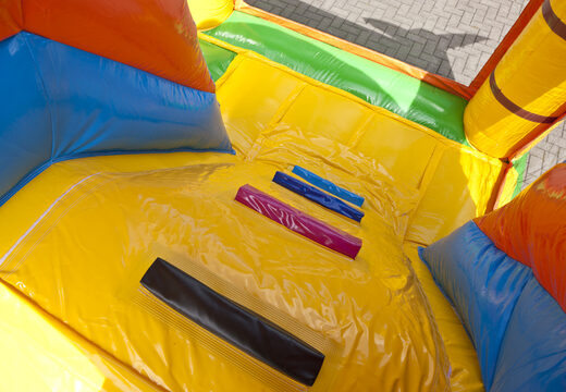 Hüpfburg im piratenschiff-design mit rutsche, lustigen objekten auf der sprungfläche und markanten 3D-objekten für kinder. Kaufen sie aufblasbare hüpfburgen online bei JB-Hüpfburgen Deutschland