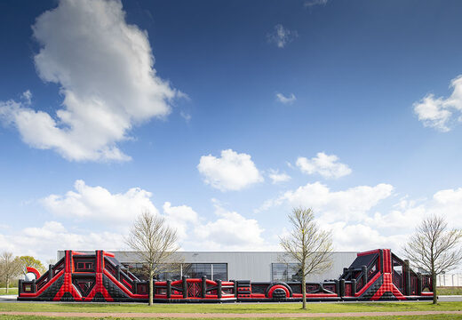 Bestellen sie einen 40 meter langen aufblasbaren rot-schwarzen mega-alligator-hindernisparcours. Kaufen sie aufblasbare parcours jetzt online bei JB-Hüpfburgen Deutschland