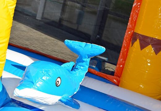 Bestellen sie eine große indoor-strand-hüpfburg mit einer rutsche auf der sprungfläche, einem kletterturm und lustigen hindernissen zum thema strand für kinder. Kaufen sie hüpfburgen online bei JB-Hüpfburgen Deutschland