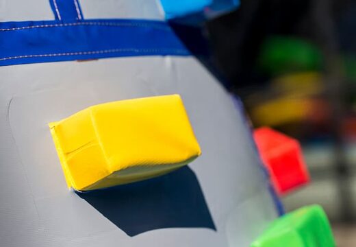 Aufblasbarer überdachter hüpfburg im schloss-stil mit rutsche auf der sprungfläche, kletterturm und lustigen hindernissen für kinder. Kaufen sie hüpfburgen online bei JB-Hüpfburgen Deutschland