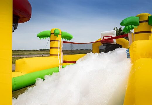 Groot inflatable open bubble boarding springkussen met schuim bestellen in thema sport basketbal voetbal voor kinderen