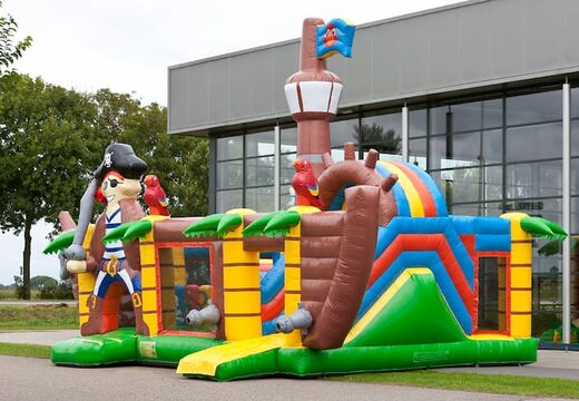 Indoor-multiplay-XXL-piratenboot-hüpfburg in einzigartigem design, mit rutsche und 3D-objekten für kinder. Bestellen sie hüpfburgen online bei JB-Hüpfburgen Deutschland
