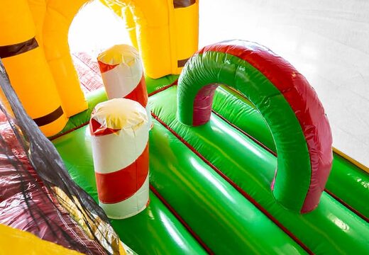 Bestellen sie jungleworld hüpfburg in einzigartigem design mit zwei eingängen, einer rutsche in der mitte und 3D-objekten für kinder. Kaufen sie hüpfburgen online bei JB-Hüpfburgen Deutschland