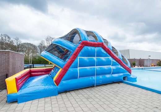 Opblaasbare glijbaan op maat gemaakt voor in een buiten zwembad kopen voor kinderen