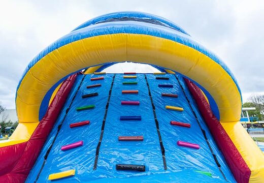 Opblaasbare glijbaan op maat gemaakt voor in een buiten zwembad kopen voor kinderen