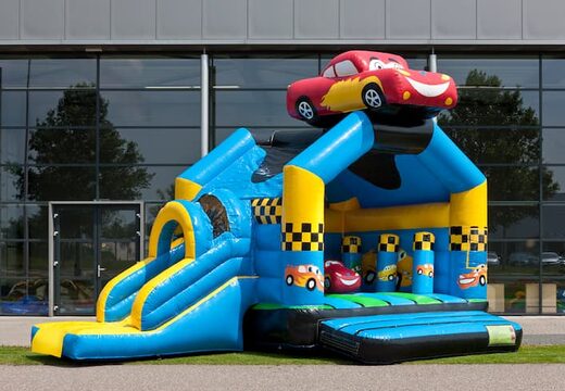 Bestellen sie eine überdachte multifun-hüpfburg mit rutsche in den themenautos mit 3D-objekt an der spitze für kleine und größere kinder. Kaufen sie aufblasbare hüpfburgen online bei JB-Hüpfburgen Deutschland