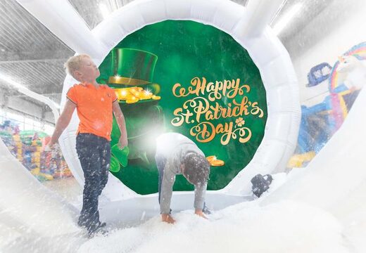 Schneekugel luftdicht mit st. kaufe patricks day hintergrund, um bilder zu machen