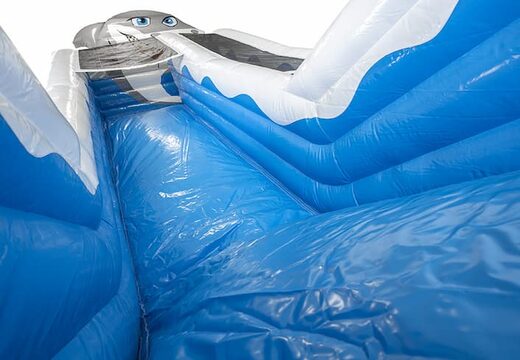 Kaufen sie shark slide super mit fröhlichen farben, 3D-objekten und schönem aufdruck an den seitenwänden. Bestellen sie aufblasbare rutschen jetzt online bei JB-Hüpfburgen Deutschland