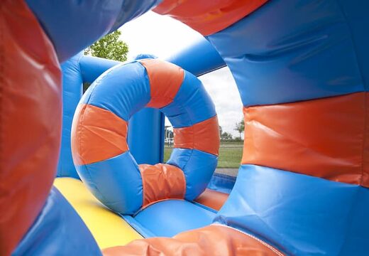 Holen sie sich eine einzigartige multifunktionale aufblasbare Rutsche im clownfisch-design mit planschbecken, beeindruckendem 3D-objekt, frischen farben und dem 3D-hindernissen für kinder. Bestellen sie aufblasbare rutschen jetzt online bei JB-Hüpfburgen Deutschland