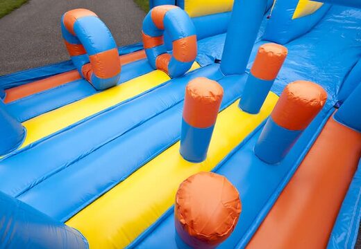 Aufblasbare Multiplay-Rutsche im clownfisch-design mit planschbecken, beeindruckendem 3D-objekt, frischen farben und dem 3D-hindernissen für kinder. Bestellen sie aufblasbare rutschen jetzt online bei JB-Hüpfburgen Deutschland