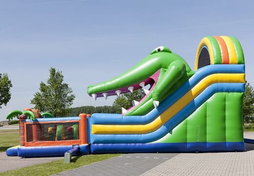 Aufblasbare multiplay-rutsche im krokodil-design mit planschbecken, beeindruckendem 3D-objekt, frischen farben und dem 3D-hindernissen für kinder. Bestellen sie aufblasbare rutschen jetzt online bei JB-Hüpfburgen Deutschland