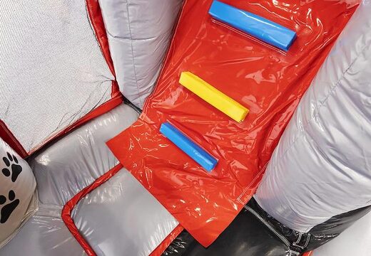 Bestellen Sie aufblasbares Luftkissen mit Rutsche im Tiermotiv mit großem Hund darauf für Kinder