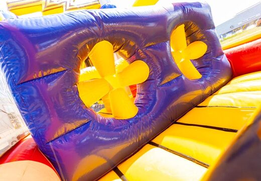 Mega Parcours High Voltage Adventure Run mit Spannungsthema bestellen bei JB Inflatables