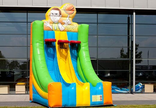 Aufblasbares Spiel in den Farben Grün, Gelb, Blau und Orange