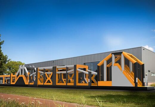 Mega-Hüpfburg mit Hindernissen