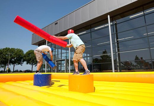 Hüpfburg mit Gladiatorenspiel-Thema