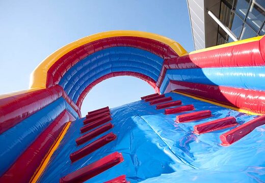 Klettern auf einer Wannentanzbahn