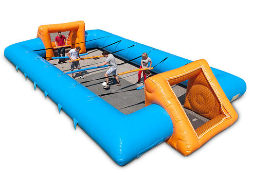Bestellen Sie blau-orangefarbenen aufblasbaren Tischfußball mit einzigartigem Einstiegs-Schiebesystem für Kinder. Kaufen Sie jetzt aufblasbaren Tischfußball online bei JB Inflatables Niederlande