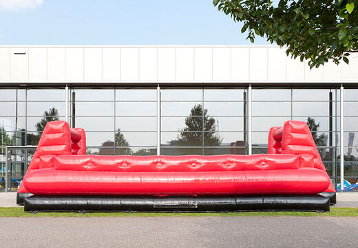 Kaufen Sie einen schwarz-roten Kickertisch mit einzigartigem Gleitsystem mit Boden