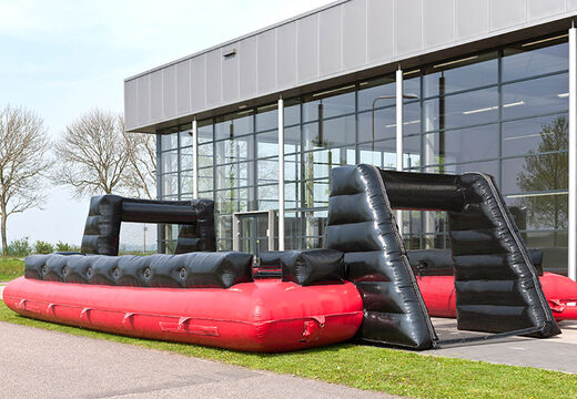 Kaufen Sie aufblasbaren schwarz-roten Tischfußball mit einzigartigem Einstiegs-Schiebesystem online.