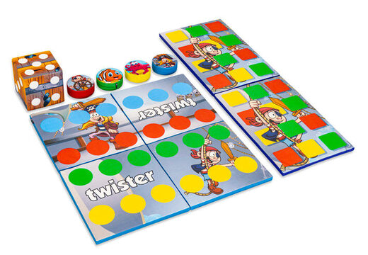 Buntes Spielset hinten von Softplay im Piraten-Seaworld-Thema