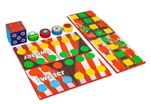 Buntes Spielset vorne von Softplay im Achterbahnthema