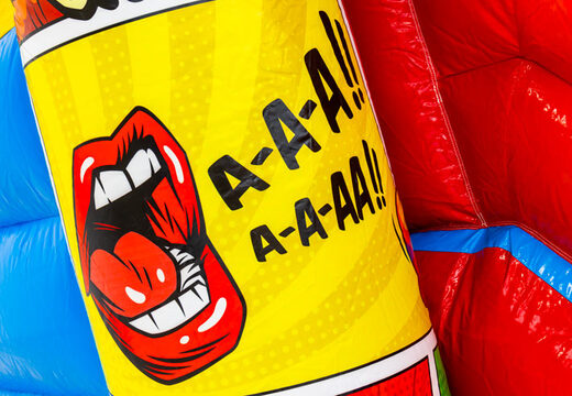 Cartoon-Illustration auf der Hüpfburg Doubleslide im Comic-Thema
