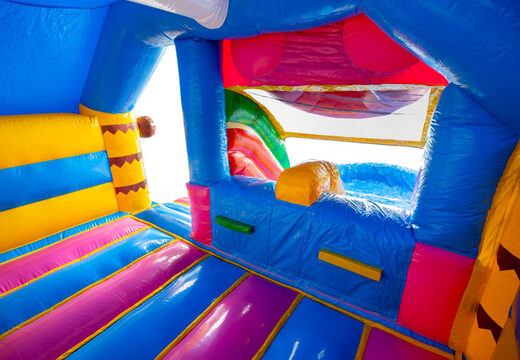 Innenansicht des Bounce Castle Double Slide Combo in Blau, Gelb und Lila bei JB