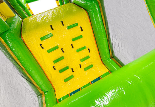 Kletterwand des Hindernisparcours-Moduls Base Jump