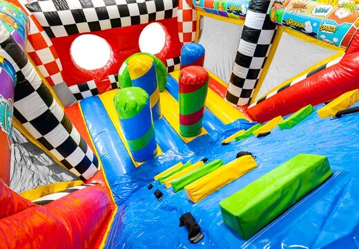 Hochwertige Hindernisbahn im Comic-Thema mit einzigartigen Hindernissen