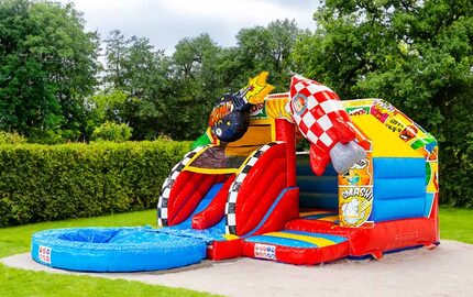 Banner für den Blogbeitrag über Doppelslide-Hüpfburgen